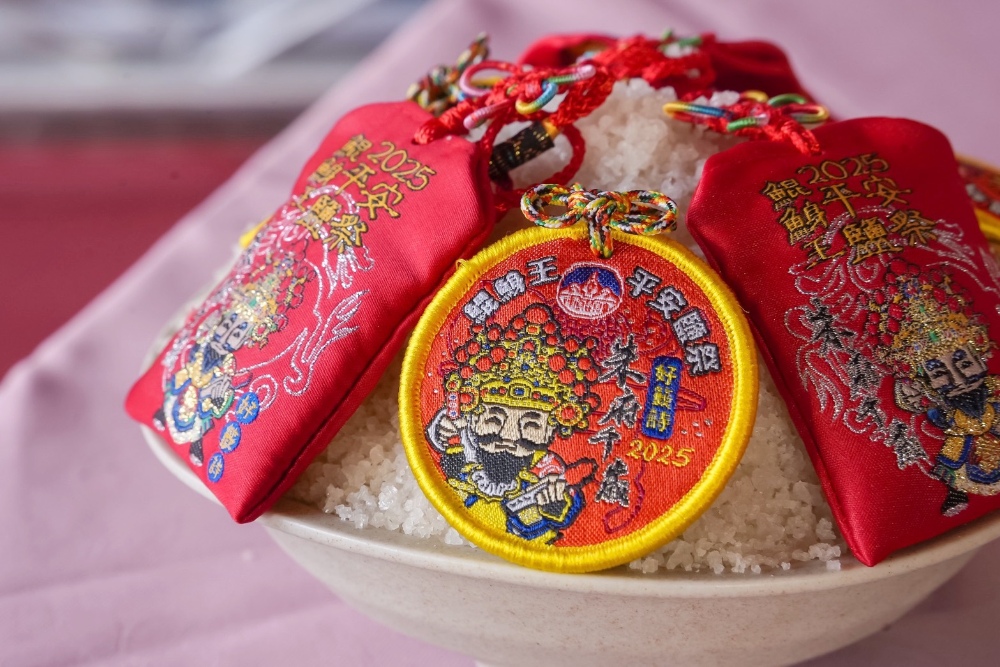 ▲限量版「平安鹽祭祈福收納袋」!