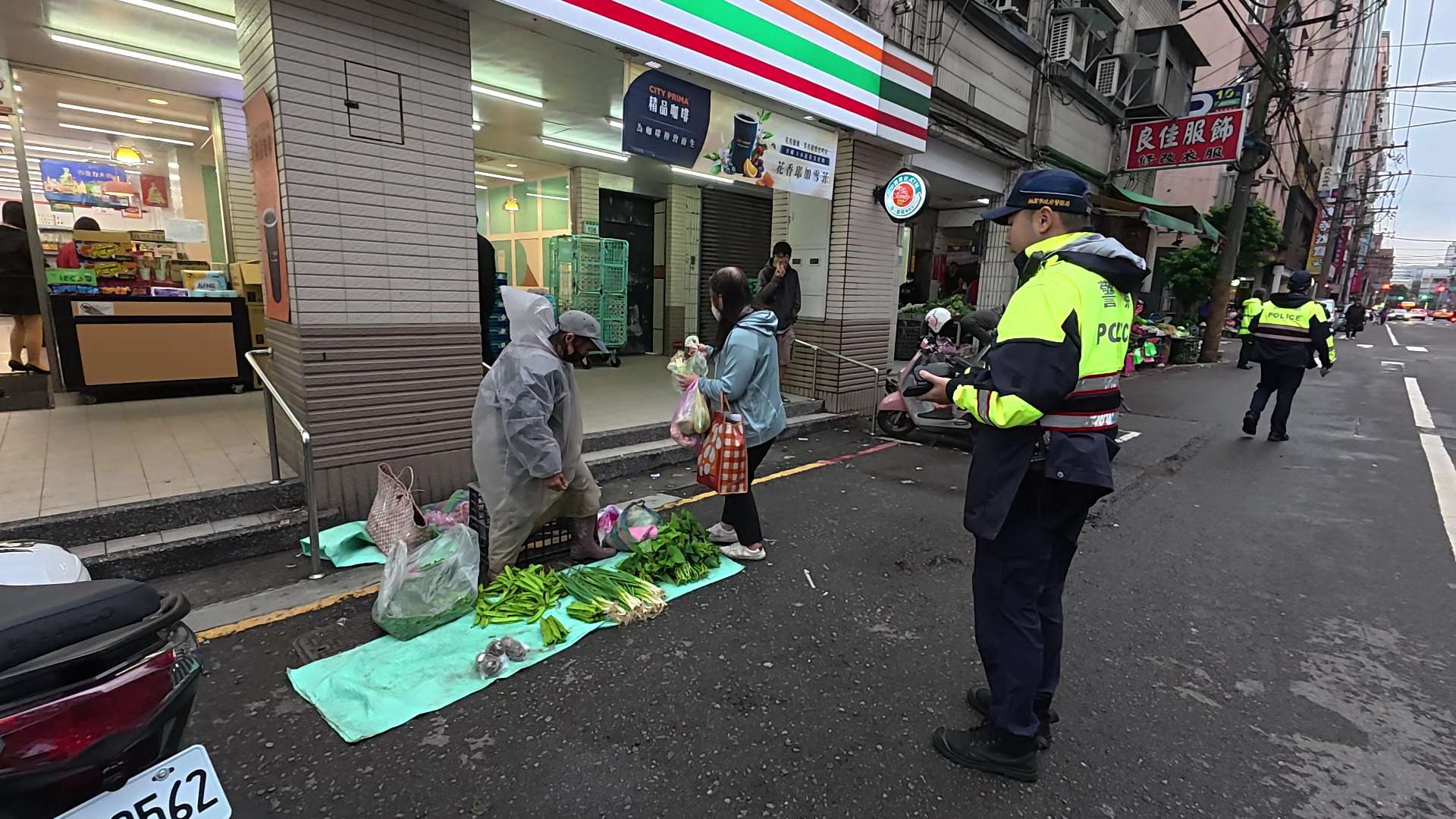 南門市場周邊加強清除占道物與違停 市府籲民眾配合交通管制 400911 0