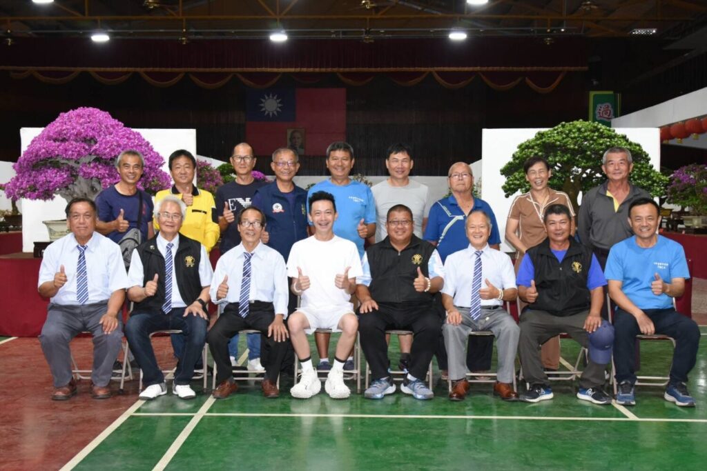 理事長彭冠今與評審團合影！攜手打造2025台灣花菓盆栽展專業評選典範！（圖/記者蔡尚芸翻攝）