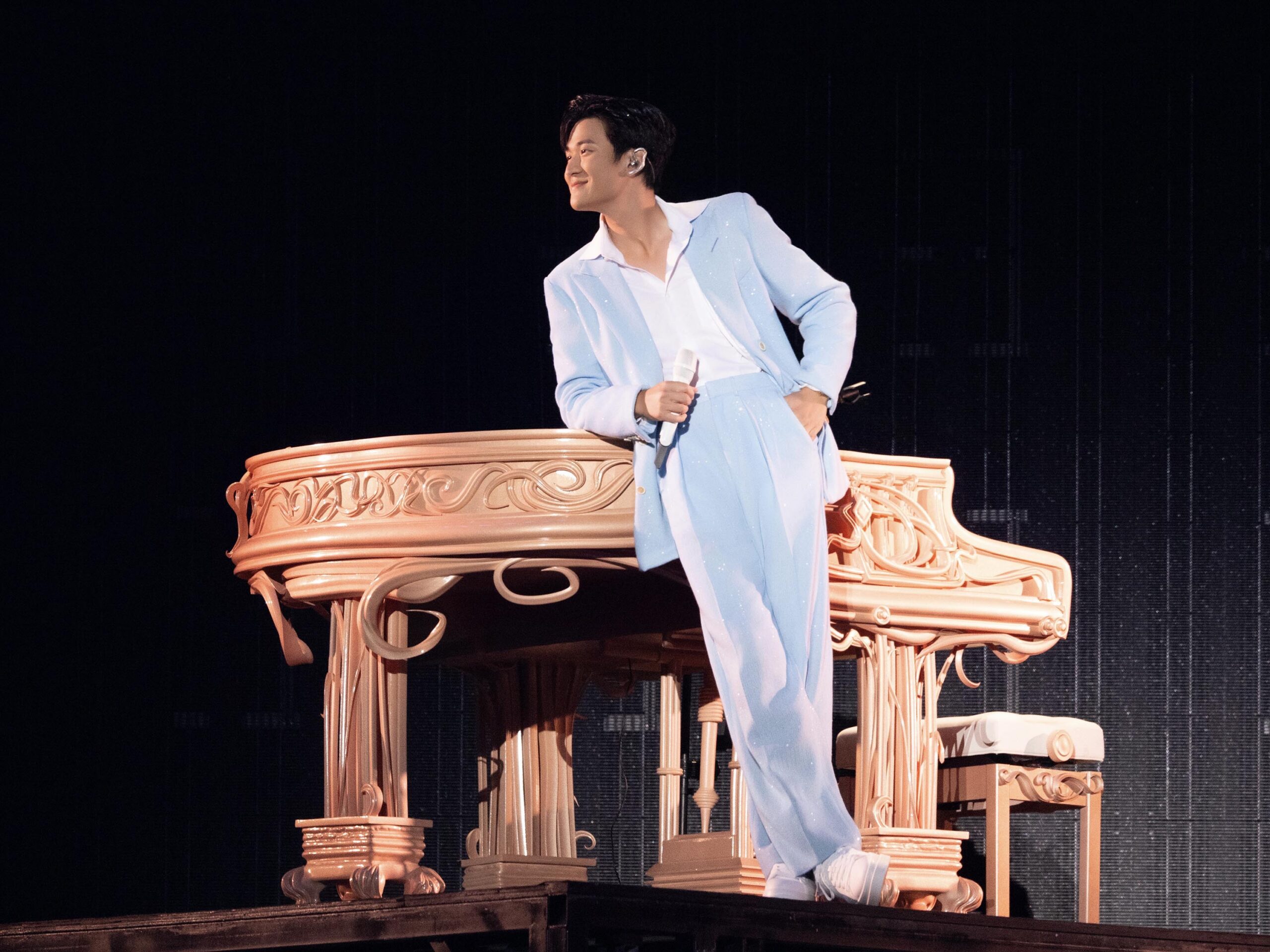 周興哲上海站化身公益行動派 籲現場捐款點亮「愛的星空」 | 索引新聞 INDEX News