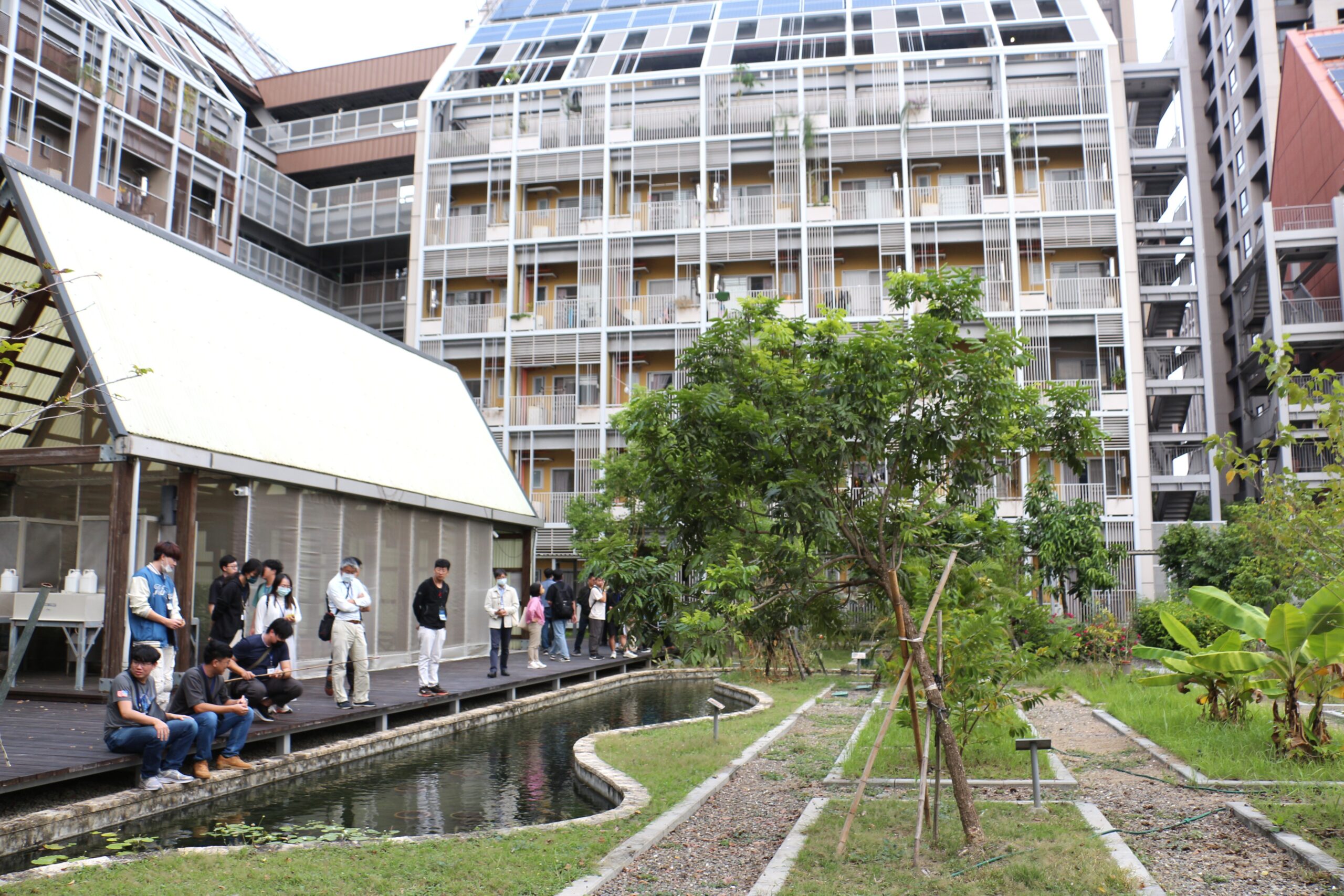 建築導入太陽光電與儲能技術 北中南三場標竿案場參訪圓滿完成 1200801 scaled