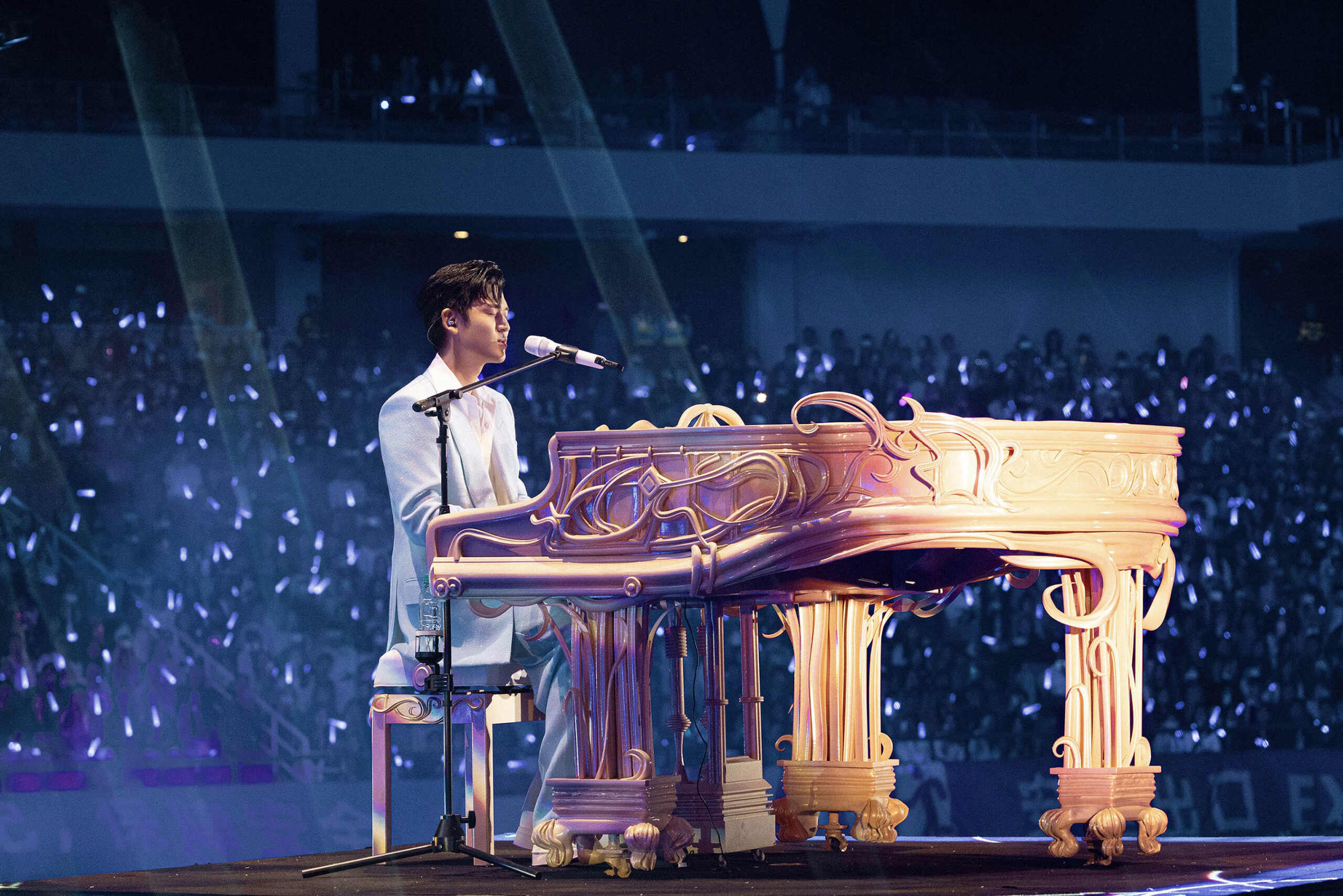 周興哲上海站化身公益行動派 籲現場捐款點亮「愛的星空」 | 索引新聞 INDEX News