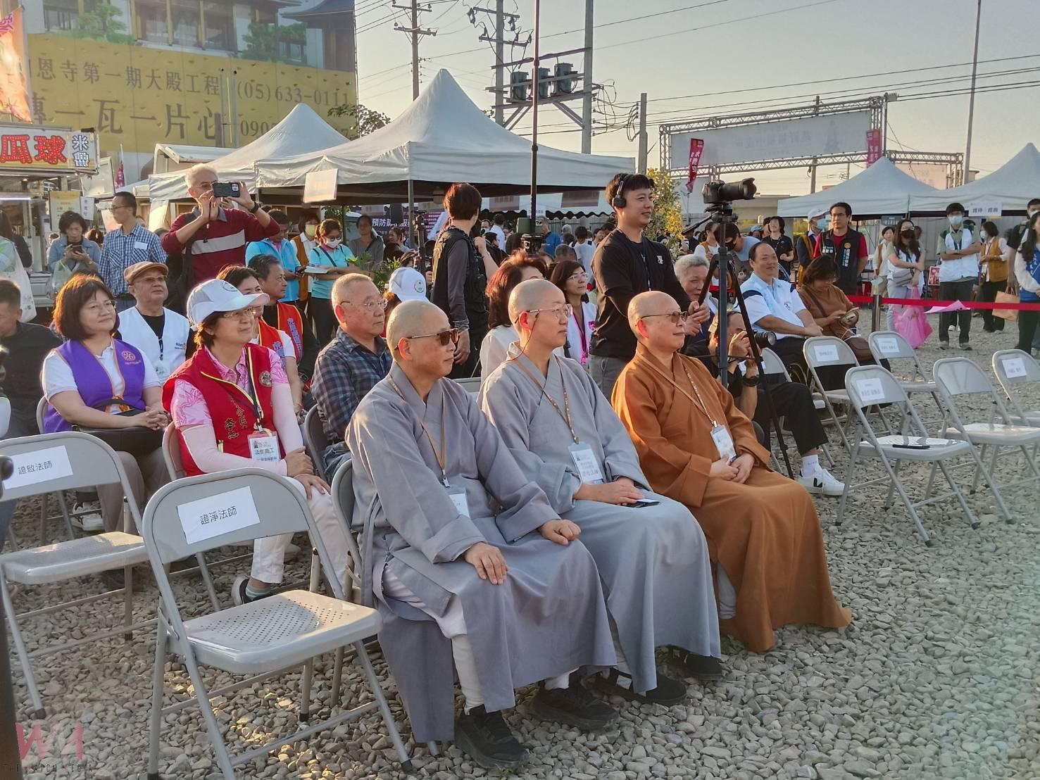 知恩寺舉辦感恩授贈與蔬食小夜市　近千人共襄盛舉 - https://www.watchmedia01.com