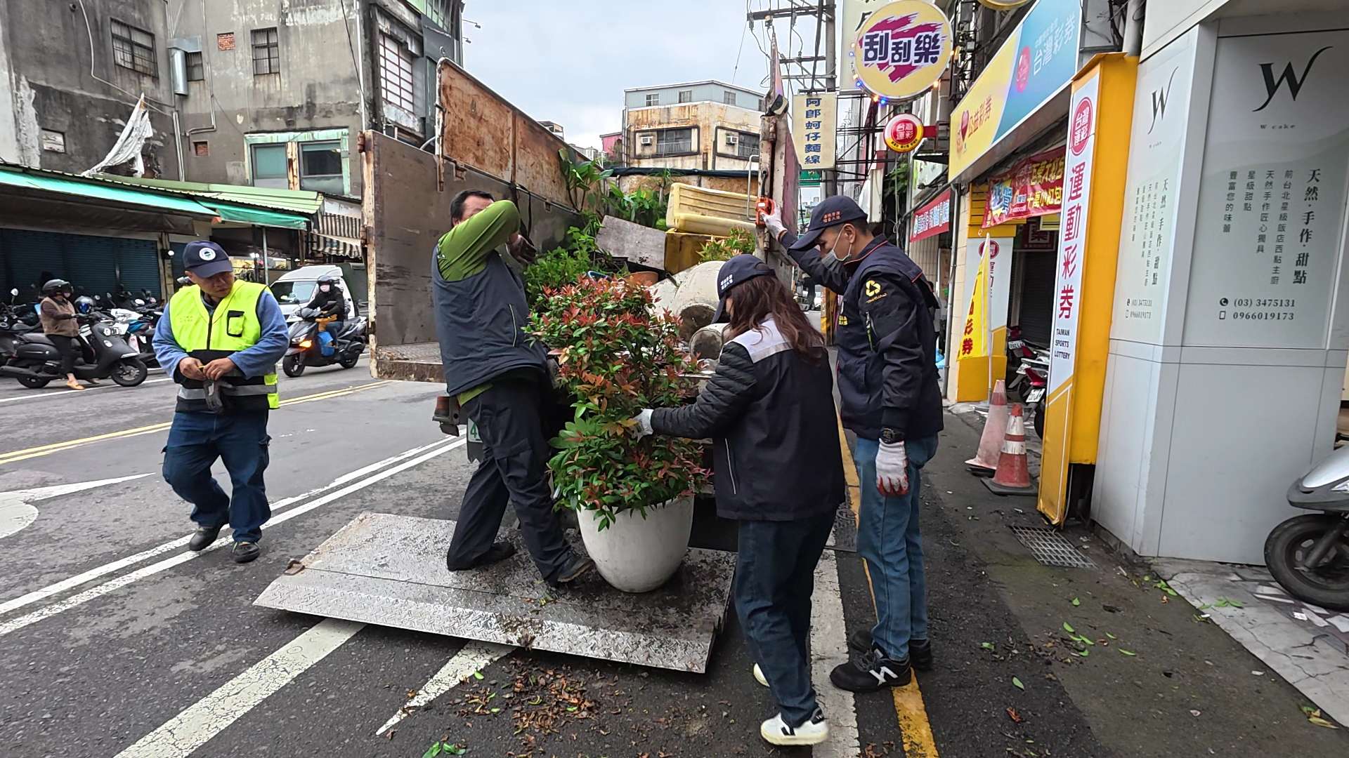 南門市場周邊加強清除占道物與違停 市府籲民眾配合交通管制 400914