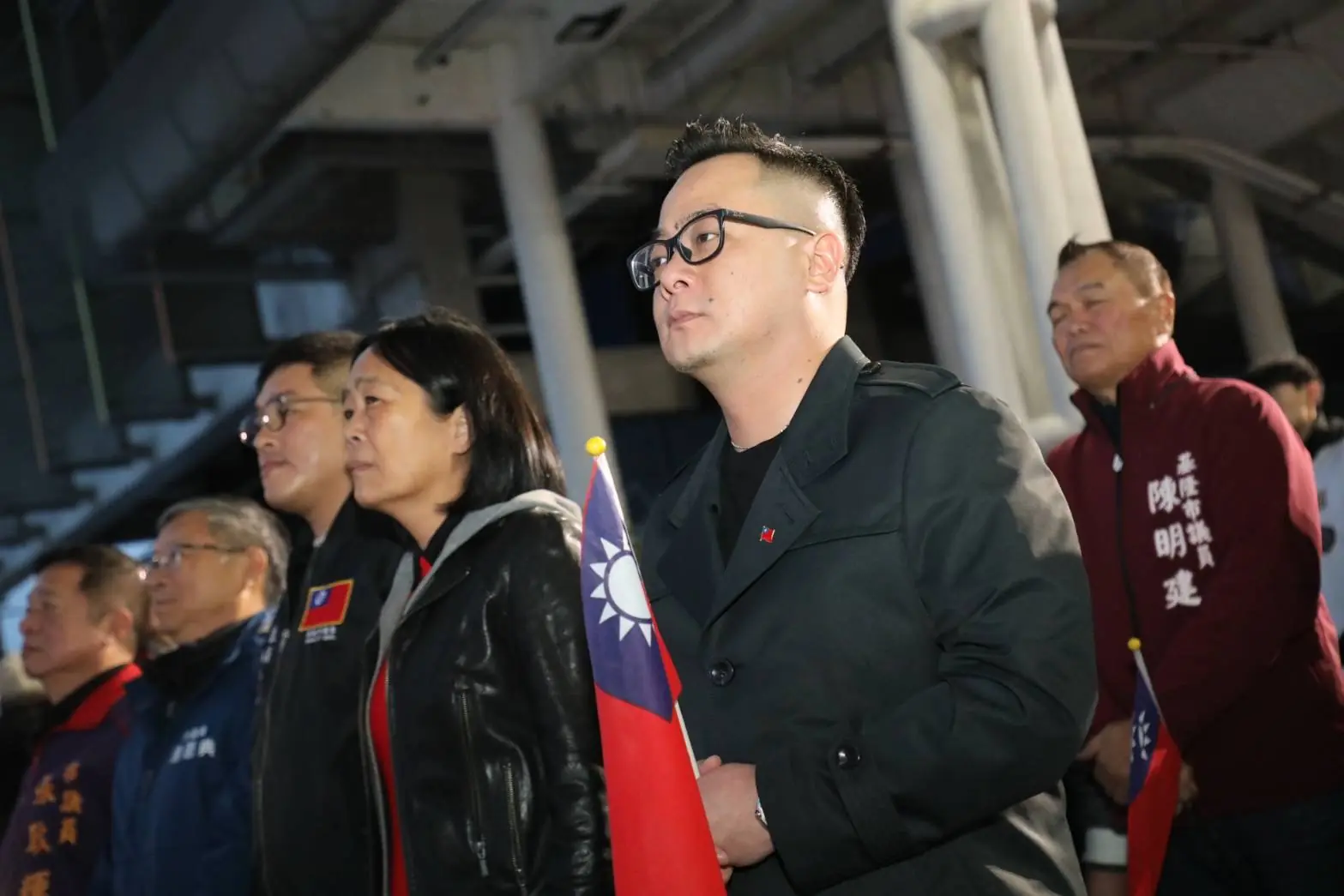 基隆市議長童子瑋細數2025年基隆所面臨的考驗，包括颱風侵襲、海洋污染事件，以及社會治安帶來的傷痛。他形容，基隆人從小就在風雨中長大，「在風雨裡成長、在風雨中前行」，但也因此培養出堅韌不拔的城市性格。他直言，「無畏風雨」不只是一句口號，而是基隆人共同的生命經驗。