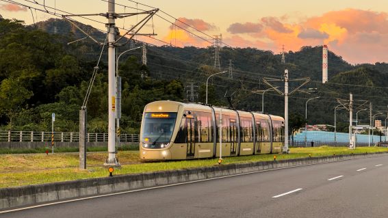 《圖說》安坑輕軌列車。〈捷運局提供〉