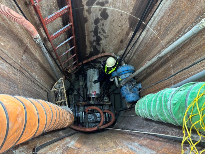 《圖說》施工人員進行地下管線推進，完善該地區污水管線系統。〈水利局提供〉