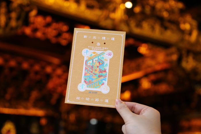 《圖說》「平安幸福」拼版畫平安符 二。〈新北捷運公司提供〉