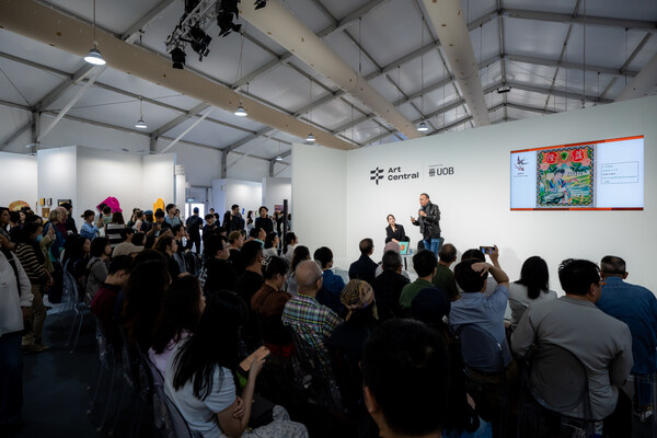 講座梳理炮竹業發展軌跡，並聚焦方寸包裝紙上的美學，剖析圖案背後的民間寓意與審美思潮，以及包裝設計如何回應跨文化市場需求。