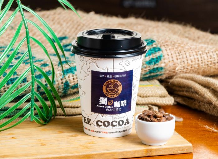 《圖說》只要在光雕河廊和北極熊合照或錄影片上傳至FB、IG等個人社交網路平台，就可到店免費外帶精品美式咖啡1杯。〈水利局提供〉