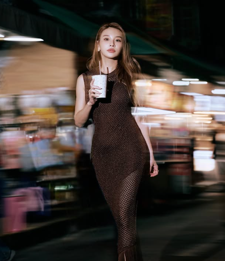 艾莉絲在通化夜市拍攝美照。（圖／翻攝艾莉絲​IG）