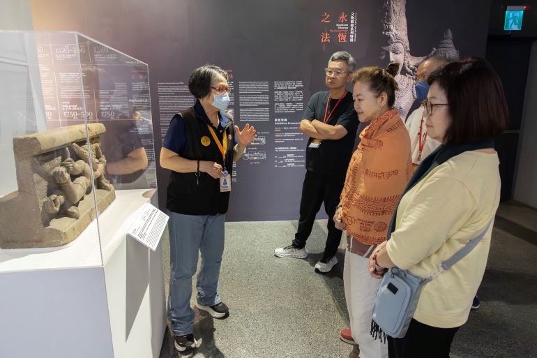 《圖說》「永恆之法:印度教文物特展」導覽。〈宗博館提供〉)
