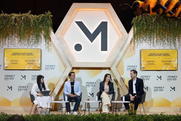 Money 20/20 Summit in Bangkok panel discussion on “Winning the SME Lending Market with Real-Time Data.” L-R: Wai Hun See, CEO & Co-Founder, Juris Technologies; Tony Isidro, President and CEO, Fuse Financing Inc., the lending arm of GCash; Ida Tiongson, President, Opal Portfolio SPV, and Moritz Gastl, General Manager, Tala Philippines.